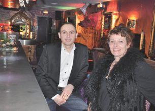 Payer Johnny Hallyday ou ses employés ? Telle est la question des cafetiers