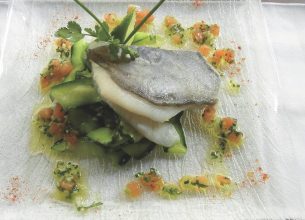 Filet de Saint-Pierre vapeur, tagliatelles de courgette et sauce vierge