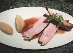 Côte de veau, son jus parfumé au yuzu et mousseline de navets caramélisés à l’orange