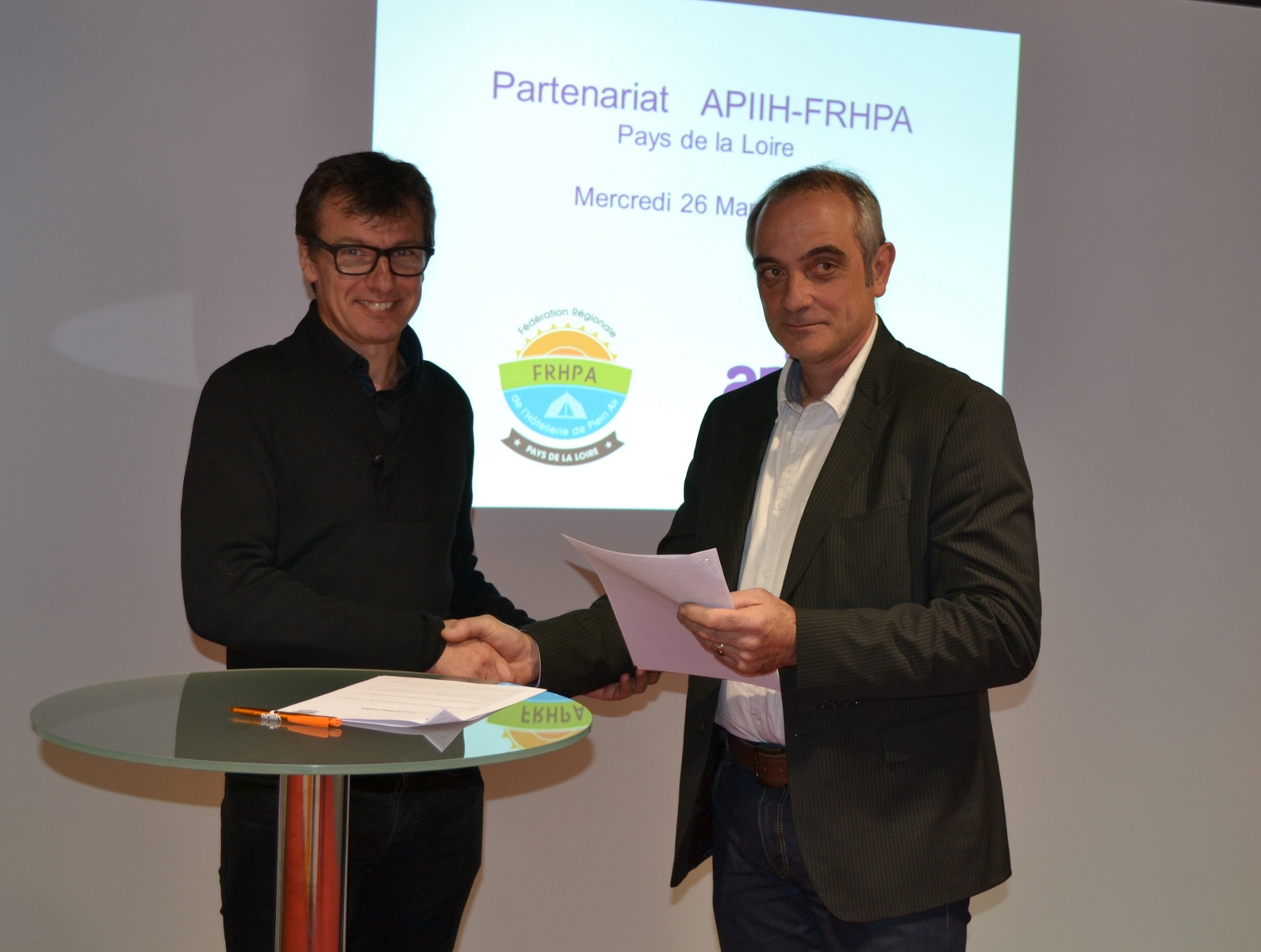 APIIH et FRHAP Pays de la Loire signent une convention de partenariat