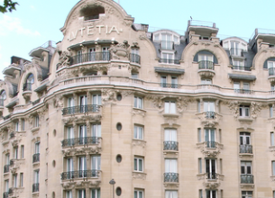 Le Lutetia occupé par des membres du CIP