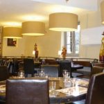 Un restaurant médiéval qui possède plusieurs cordes à son arc !