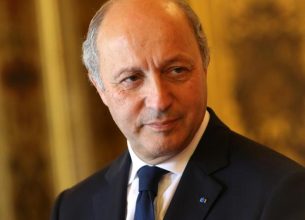Laurent Fabius distingue 11 contrats de destination touristique