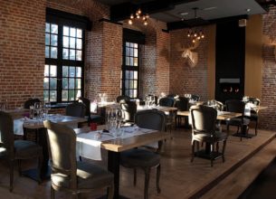 Un restaurant perché dans les vieux remparts