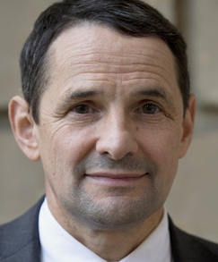 Un décret réaffirme l’obligation d’établir une fiche de police pour les hôteliers