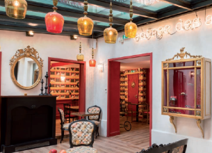 Immersion dans l’univers du spectacle parisien avec l’Hôtel Sacha