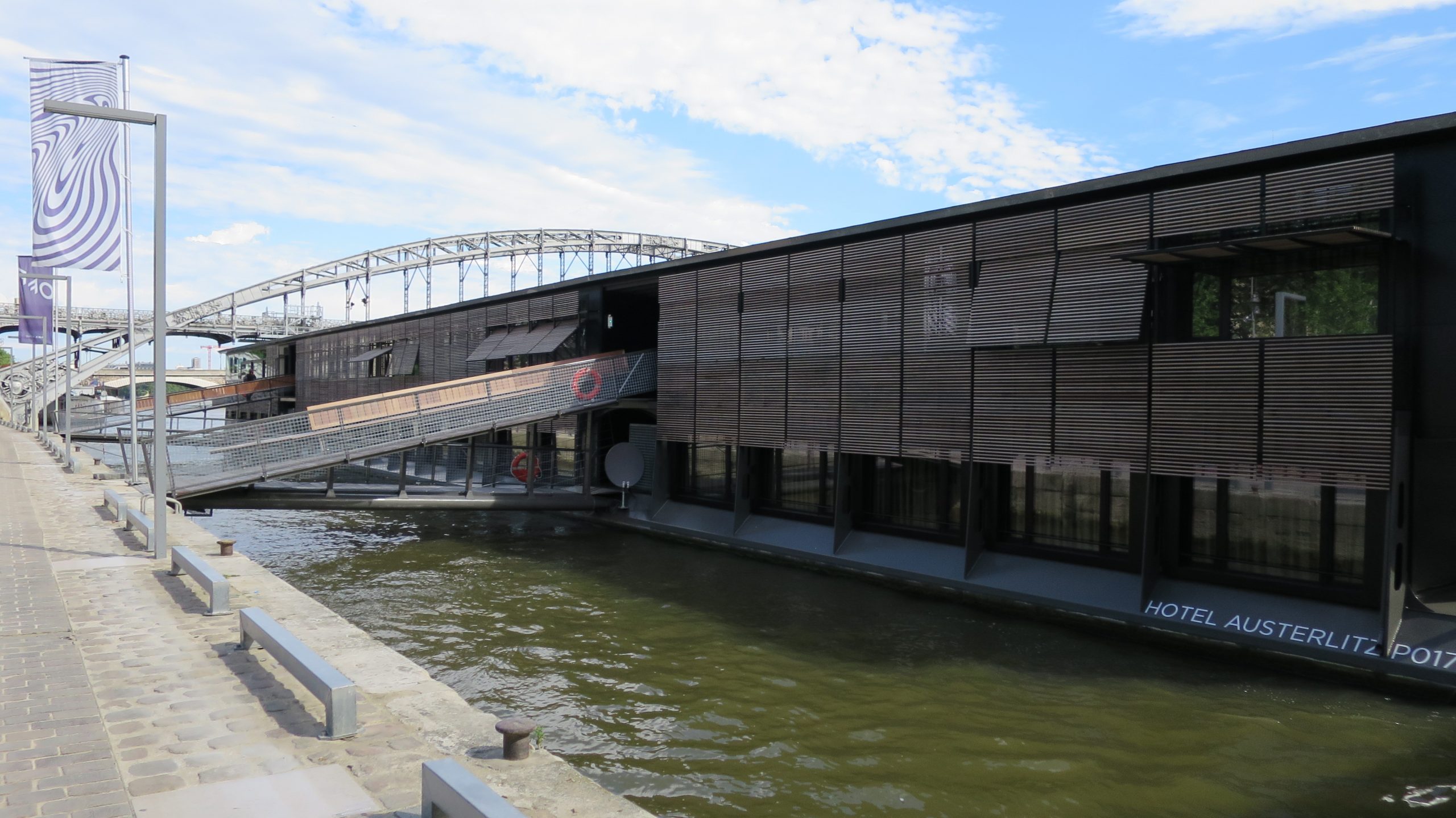 Off Paris Seine, premier hôtel flottant de la capitale