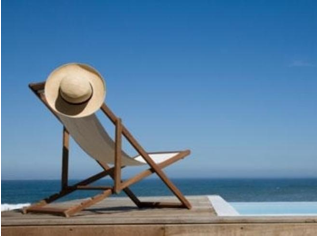 Moins de français en vacances cet été mais avec plus de budget