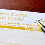 Un avis d’aptitude, même assorti de réserves, ne permet pas au salarié de se prévaloir des dispositions applicables en cas d’inaptitude