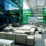 Un hôtel deux en un « au centre du monde »