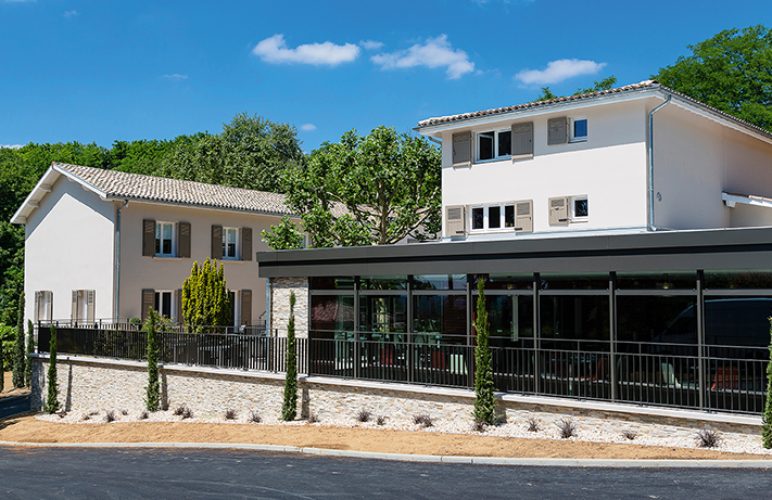 Domaine de Clairefontaine et Le Cottage à Chonas-l’Amballan (38) – Les Collectionneurs : Une maison de charme, sur la voie d’un renouveau sans précédent