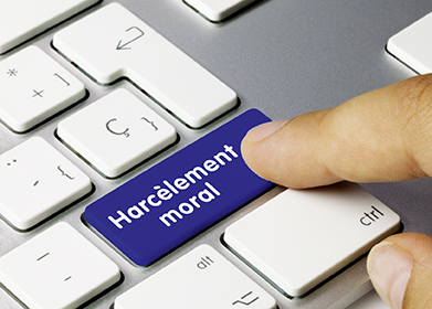 La haute juridiction définit le critère de la distinction entre management autoritaire et harcèlement moral