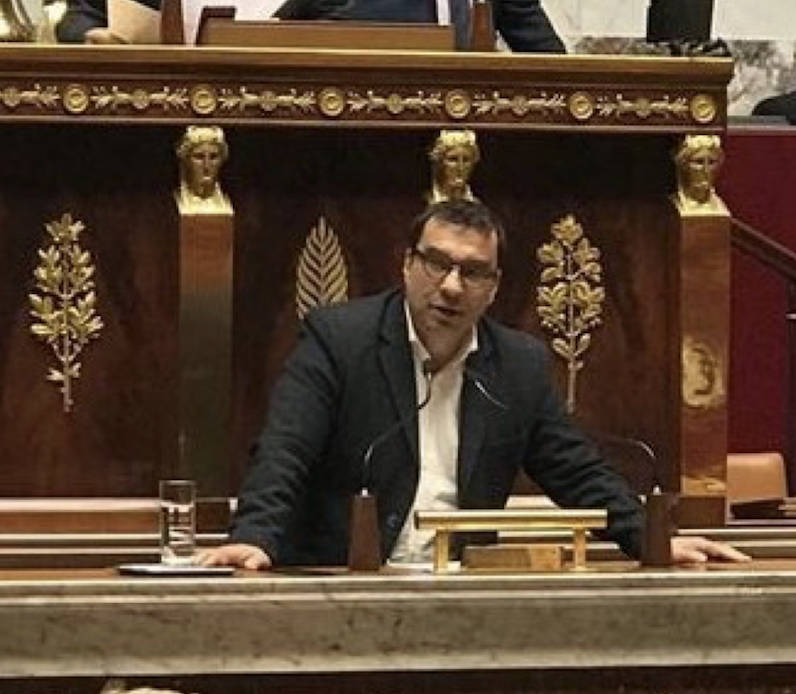 Une dérogation sur les pré-enseignes pour les restaurateurs mais pas pour les hôteliers !