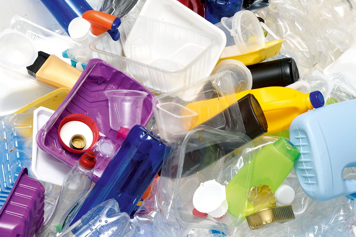 En 2020, l’utilisation des matériaux en matière plastique en services de restauration hôtelière sera interdite