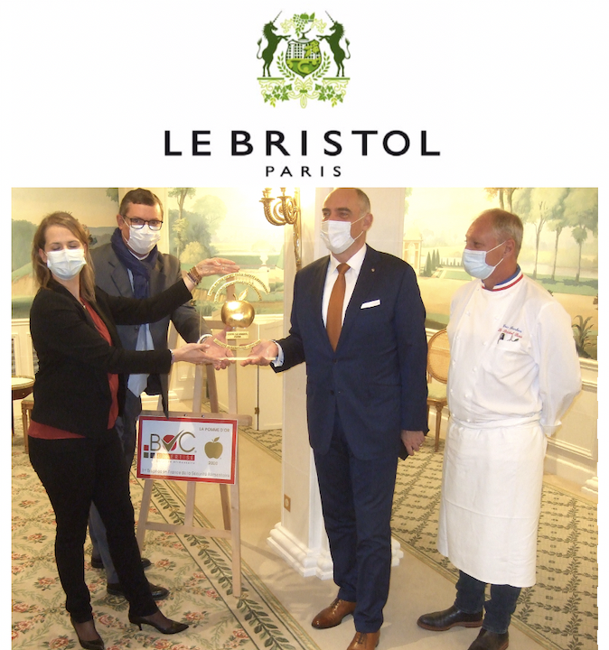 Le Bristol Paris reçoit le 19e trophée « Pomme d’Or » de la sécurité alimentaire