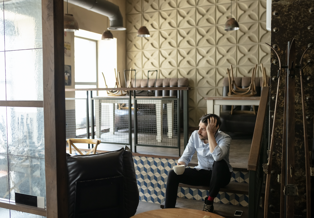 Les restaurants rouvriraient le 20 janvier 2021 ; pas de date pour les bars et discothèques