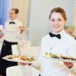 L’exécutif intensifie son soutien aux jeunes qui entrent sur le marché du travail