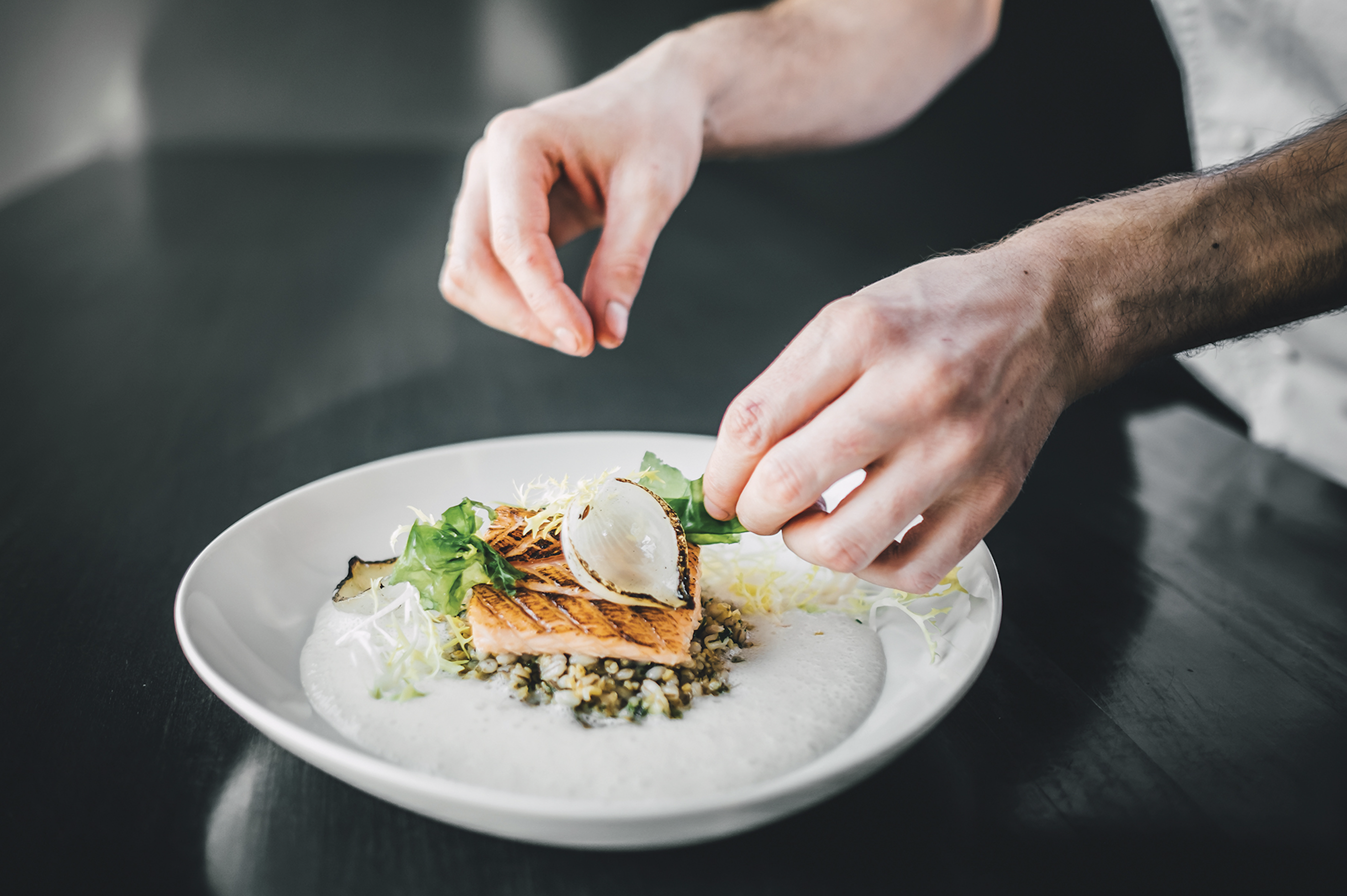 42 députés signataires d’une tribune pour la réouverture des restaurants au déjeuner