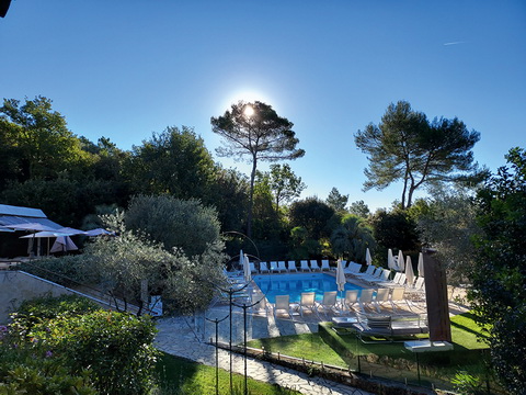 Hôtel-restaurant La Vague de Saint Paul**** à Saint-Paul-De-Vence (06) : Terres avant-gardistes pour hôtel d’Art & d’Histoire