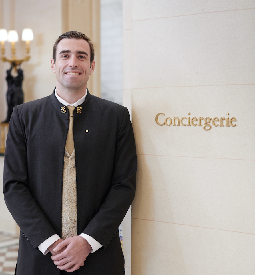 Anthony Schmitt devient le plus jeune Chef Concierge de Palace parisien au Shangri-La