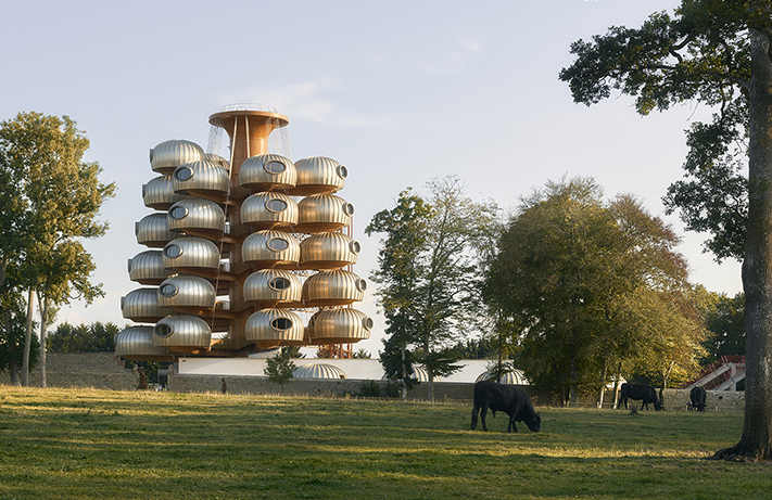 Hôtel EssenCiel à Piré-sur-Seiche (35) : Une parenthèse contemplative audacieuse, en lévitation