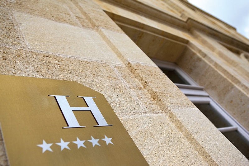 HÔTELLERIE HAUT DE GAMME : durcissement des conditions nécessaires à l’obtention de la distinction « Palace » par les cinq-étoiles