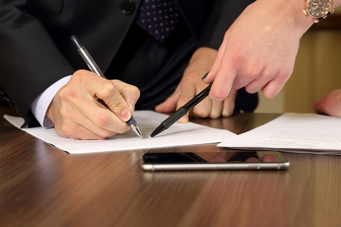 Clause de non-concurrence du contrat de travail : la contrepartie financière, objet de l’attention du juge
