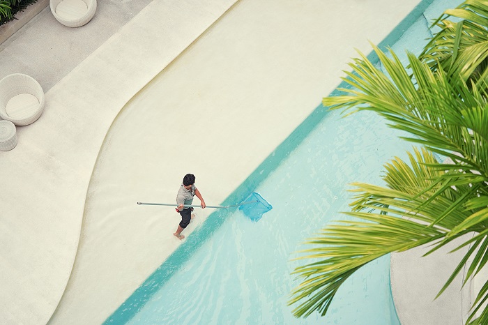L’hôtel et sa piscine : Une construction, des travaux (partie I)