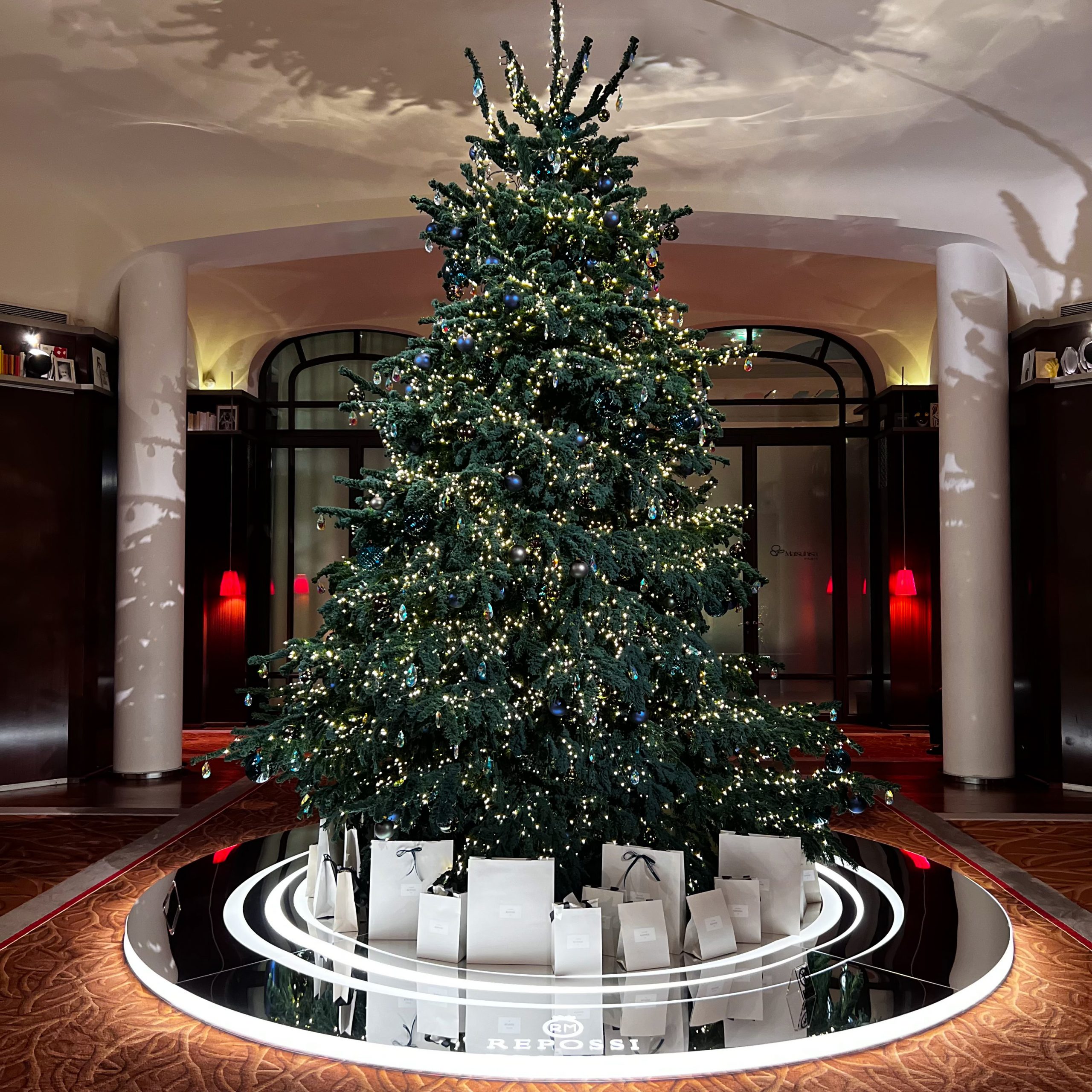 Des fêtes de fin d’année brillantes au Royal Monceau