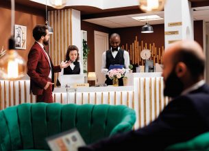 Clients, manies et frasques :  l’hôtel et le silence de ses salariés
