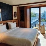 La chambre gagne en singularité