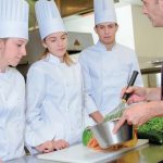APPRENTI(E)S, PÉRIODES DE FORMATION EN CFA ET AVANTAGE « NOURRITURE » : le bulletin officiel de la Sécurité sociale (BOSS) renvoie à l’arrêté du 20 décembre 2002 …