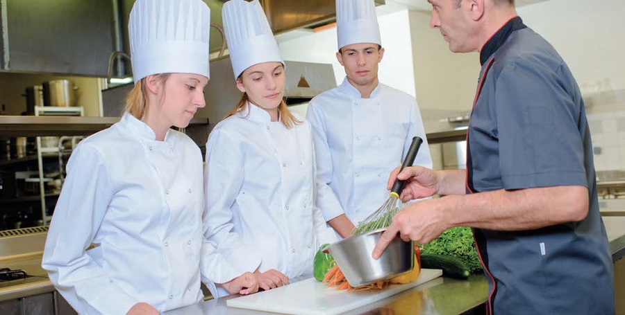 APPRENTI(E)S, PÉRIODES DE FORMATION EN CFA ET AVANTAGE « NOURRITURE » : le bulletin officiel de la Sécurité sociale (BOSS) renvoie à l’arrêté du 20 décembre 2002 …
