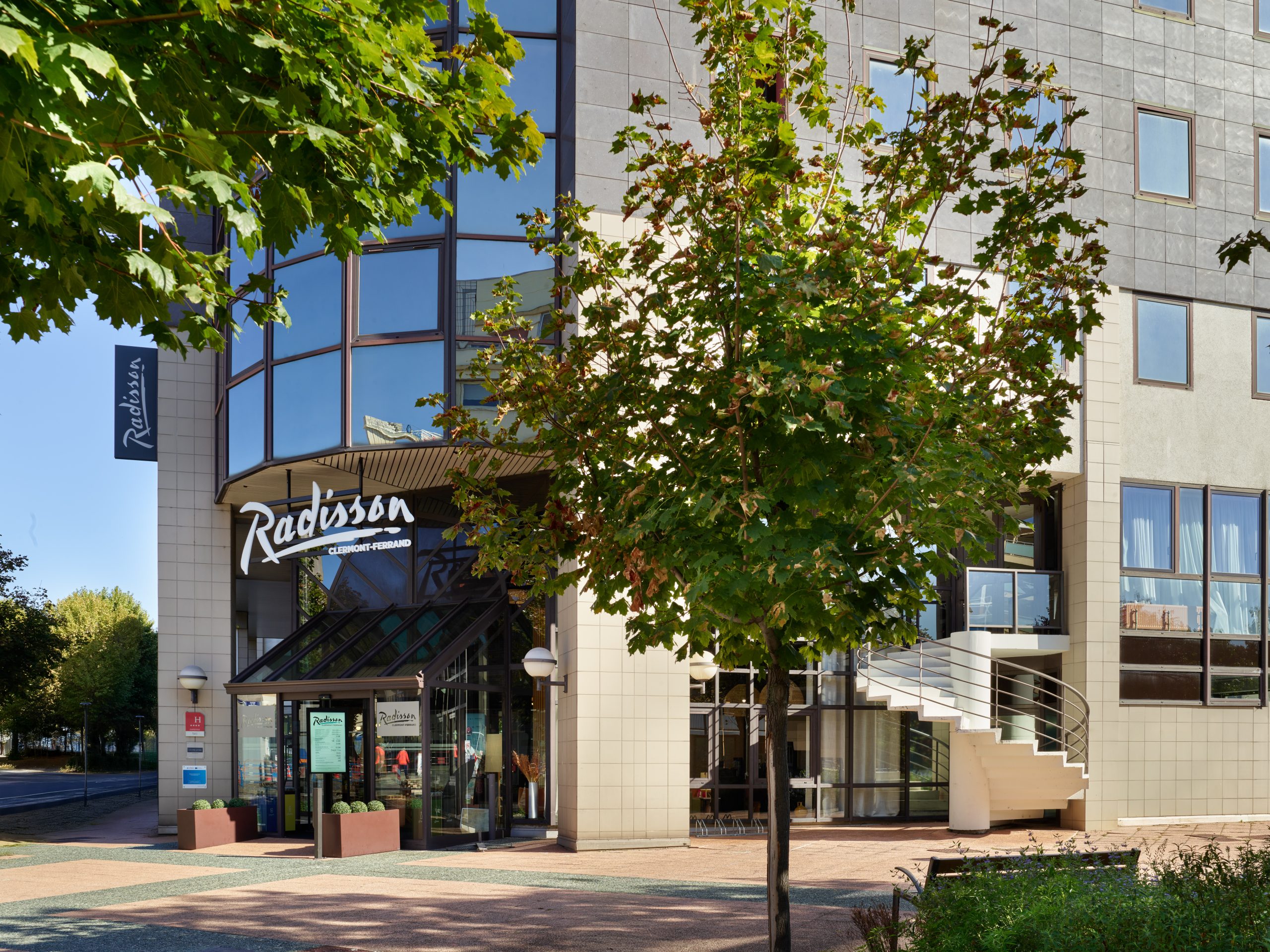 Radisson Hotel Clermont-Ferrand : une nouvelle adresse alliant confort contemporain et élégance Art déco