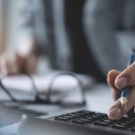 Gestion de la paye de l’hôtel : quand nouveauté rime avec complexité et cherté pour cause de changements, voire… chambardement(s)