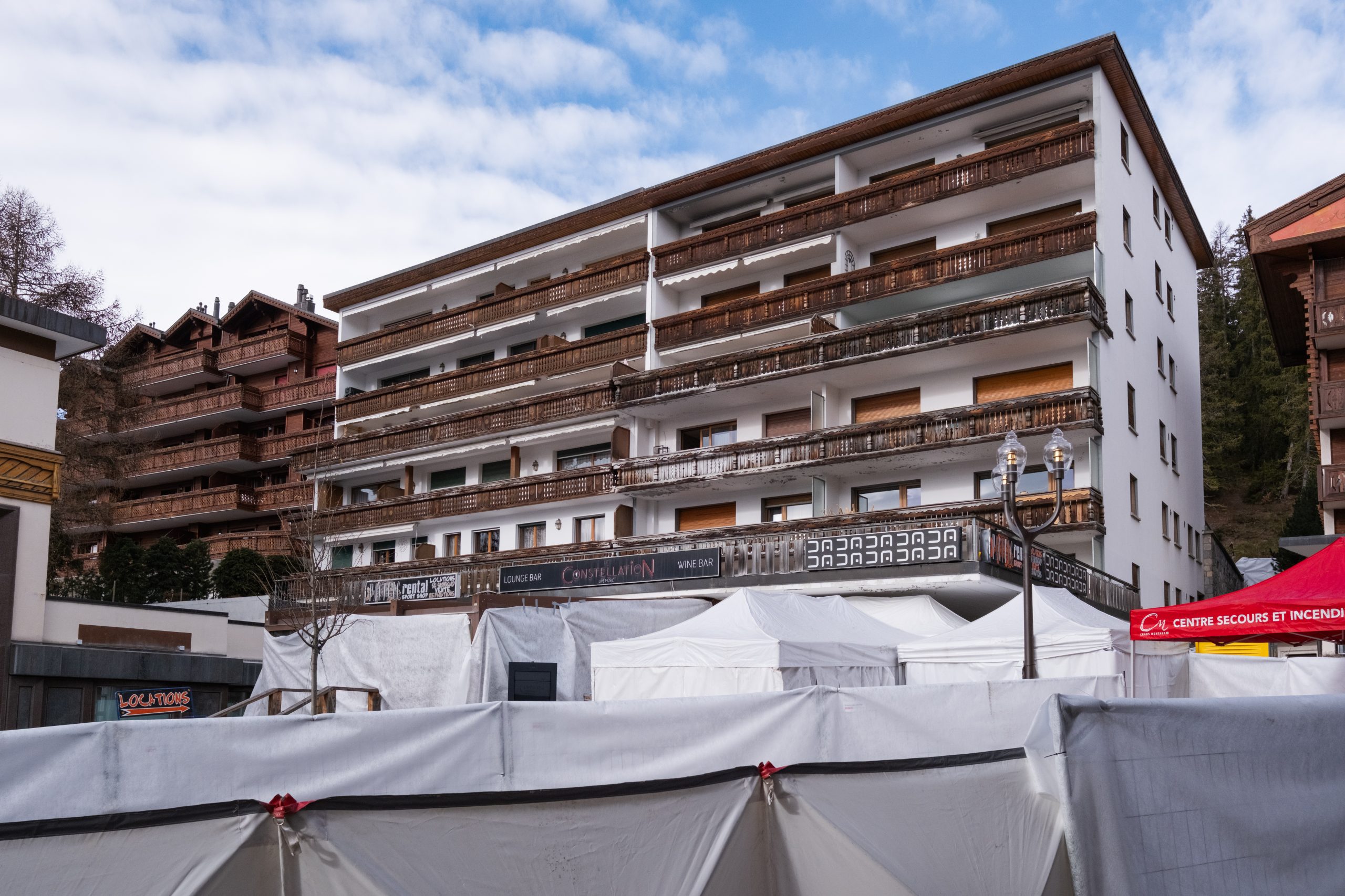 « Ce drame doit nous conduire à nous interroger collectivement » : Le GHR réagit à l’incendie mortel dans un bar en Suisse