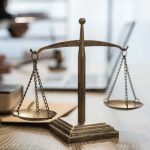 L’ENTREPRISE HÔTELIÈRE, SES PROCÈS ET UNE JUSTICE DEVENUE « PAYANTE » : car saisir le juge donne lieu à contribution
