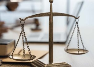 L’ENTREPRISE HÔTELIÈRE, SES PROCÈS ET UNE JUSTICE DEVENUE « PAYANTE » : car saisir le juge donne lieu à contribution