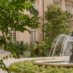 Le Saint James Paris dévoile sa terrasse estivale et ses nouvelles expériences gourmandes
