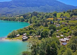 Huttopia inaugure deux nouveaux établissements au bord du lac d’Aiguebelette