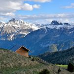 Résidences de tourisme : l’avant-saison et la montagne amortissent un août sous pression