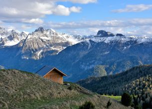 Résidences de tourisme : l’avant-saison et la montagne amortissent un août sous pression