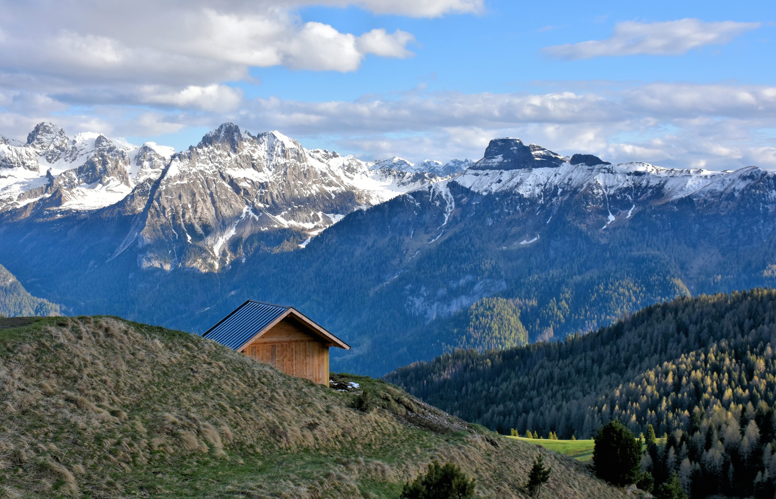 Résidences de tourisme : l’avant-saison et la montagne amortissent un août sous pression