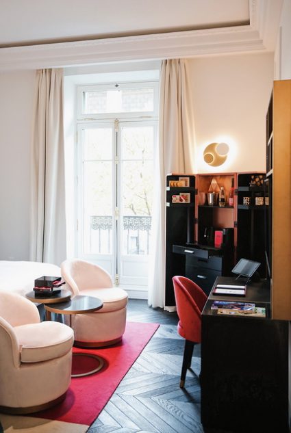 Fauchon a réinventé le mini-bar en installant un meuble exclusif dans chaque chambre © Fauchon l’Hôtel Paris
