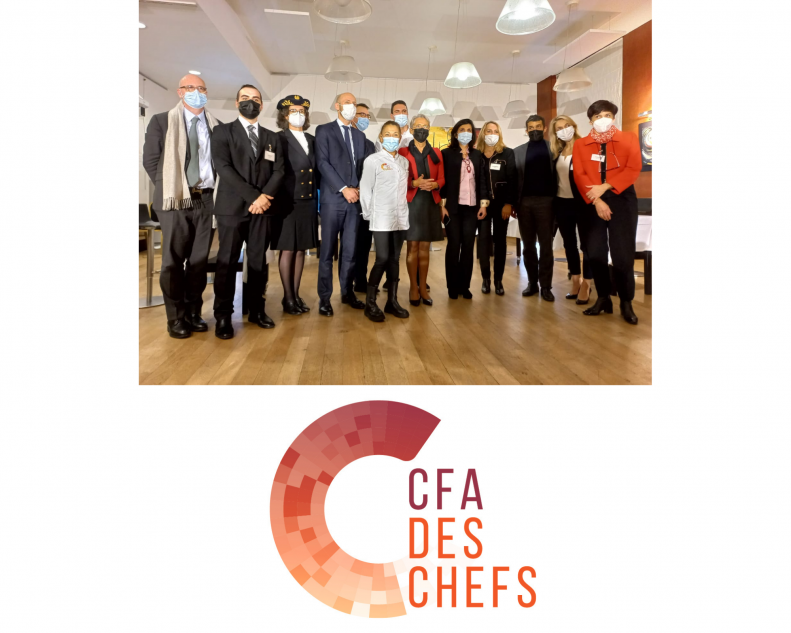 La directrice du CFA des chefs, Françoise Merloz, est entourée de 3 apprentis ainsi que des membres-fondateurs, en présence d'Elizabeth Borne, ministre du Travail, de l'Emploi et de l'Insertion.