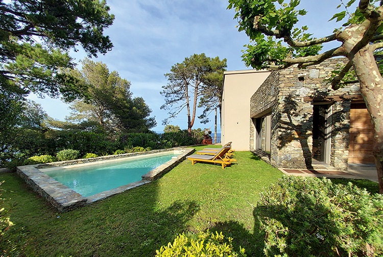 L’atypique villa Capraia et son bassin privé chauffé © E. Niel
